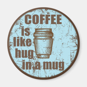 Kaffet är som krämen i en rolig drickare i mugg magnet