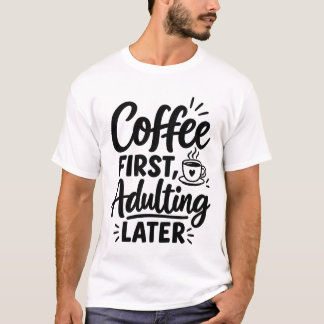 Kaffet Först, Att Vara Vuxen Sen Roligt Citat T Shirt