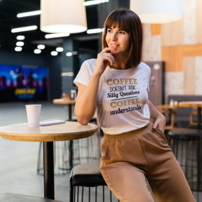 Kaffet frågar inte fåniget t shirt (Skapare uppladdad)