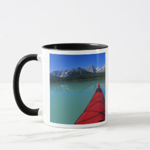 Kajaking på Waterfowl Lake nedanför Howse Peak Mugg