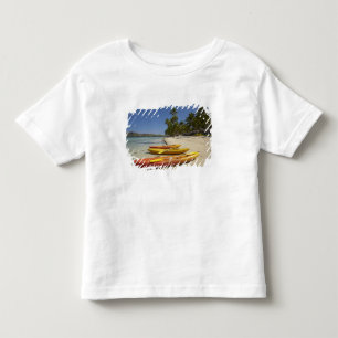 Kajakker på stranden, Plantation Island Resort Tee
