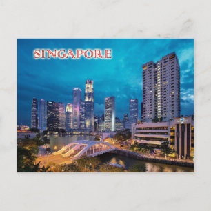 Kajen och Singapore-skylinen på natten Vykort