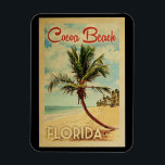 Kakaobeach Handflatan Träd Vintage resor Magnet<br><div class="desc">En unik,  medeltida modern Kakaobendekonst i vintage resor poster stil. Den har en böjd handflatan träd på sandstranden med hav under ett blått grumligt himlar.</div>