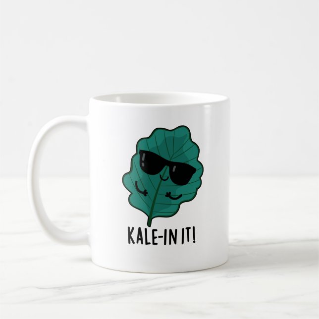 Kale-in It Funny Veggie Kale Pun Kaffemugg (Vänster)