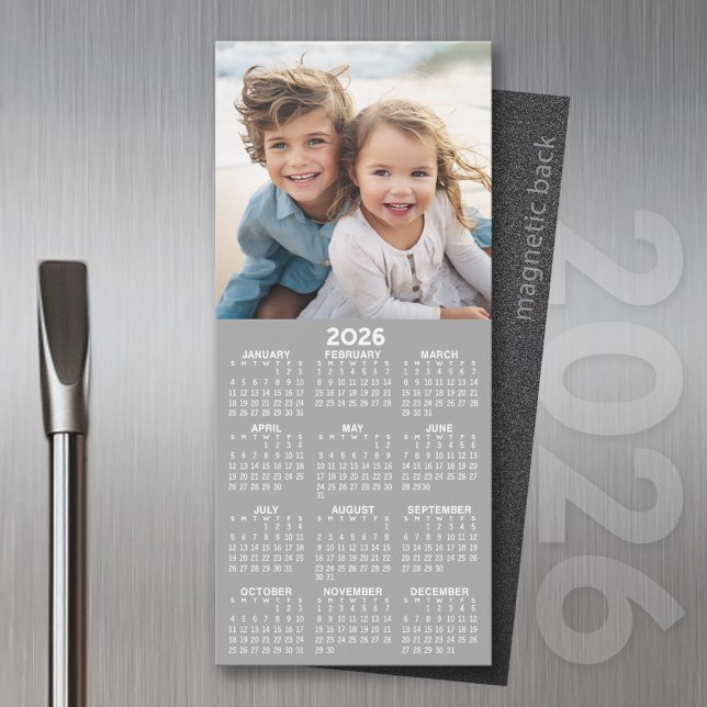 Kalender 1 Fotokollage - kan redigera Grått (2026 Calendar Magnet for the Fridge or Home Office - Add a Photo for a Personal Touch)
