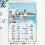 Kalender 2025 i spanska familjen Photo Magnet Blue<br><div class="desc">I denna moderna blåa 2025-magnetkalender på spanska finns måndagar som veckans första dagar. Det är enkelt att anpassa och anpassa sig med din familj namn och egna foton för att skapa praktiska gåvor till dina nära och kära. Månader är i skriptteckensnitt medan lördagar och Söndag är i rött. Klicka på...</div>