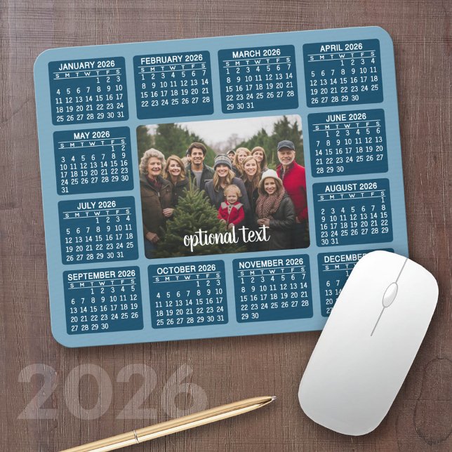 Kalender med foto i mitten musmatta (2026 Calendar with a Photo Collage on a Mousepad)