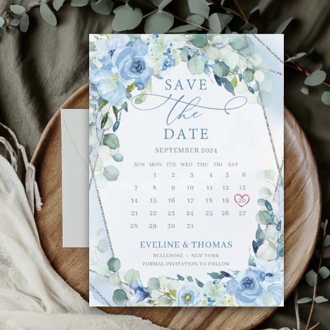 Kalendermånad för Light Blåa blommor silver ram Spara Datumet (Elegant watercolor save the date card with blue flowers and eucalyptus greenery)