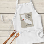 Kalifornien State Kärlek Home Sweet Anpassningsbar Förkläde<br><div class="desc">Visa Kalifornien och kärlek med roligtens anpassningsbar. En rituell chic har en CA-karta-silhuett, "Home Sweet Home"-typografi, ett rött hjärta som visar var du bor, allt ställs in mot en fingerad bakgrund av en brulap/linen-stav. Anpassa texten med din familj namn, monogram, stadsplats, år, händelse eller borttagning. (Om du vill flytta hjärtat...</div>