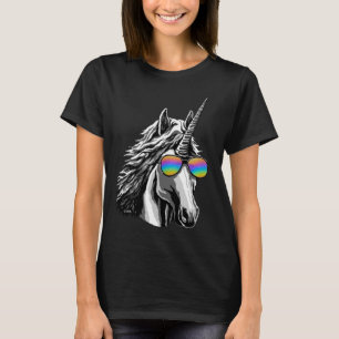 Kall unicorn med regnbågesolglasögon t-shirt
