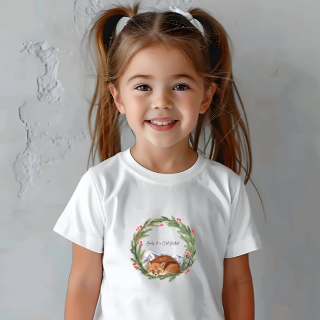 Kall utanför Skogsfox Vinterbabyskor T Shirt (Cold Outside Woodland Fox Winter Baby Shower Baby T-Shirt)