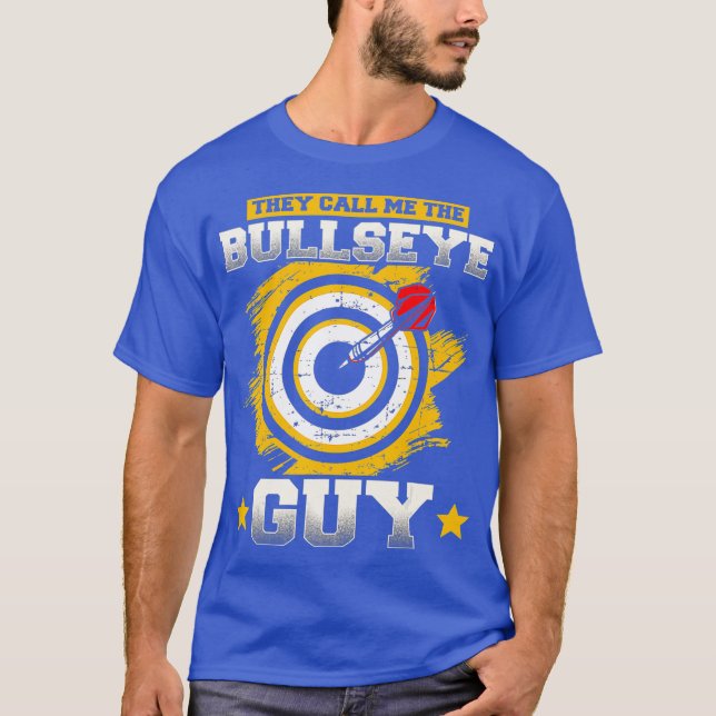 Kalla mig Darts Bullseye Guy T Shirt (Framsida)