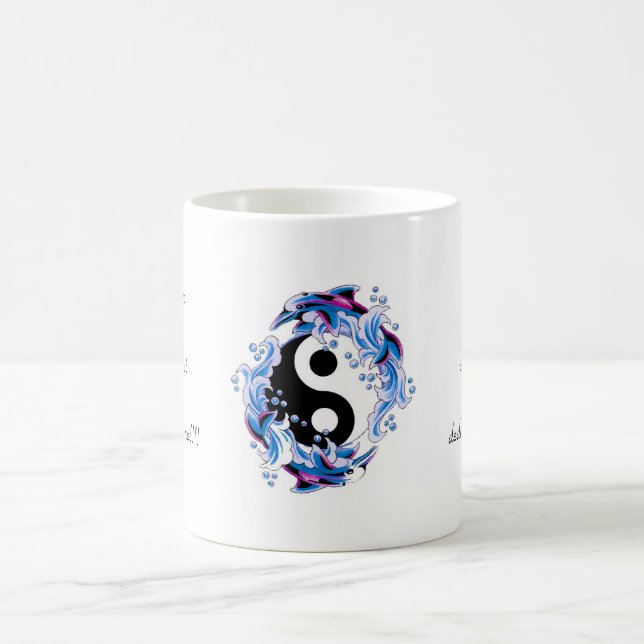 Kalla Yin Yang för tecknadtatueringsymbol delfiner Kaffemugg (Center)