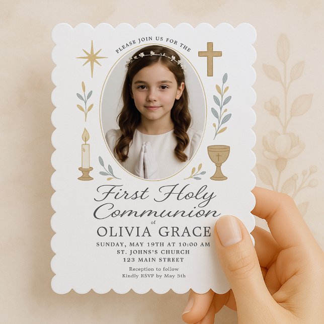 Kallad första kommunionsinbjudan flicka inbjudningar (first-communion-invite-girl-scalloped-edge-handheld.png)