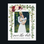 Kalligrafi Botanisk Blommigt sparar datumträ Meddelande Vykort<br><div class="desc">Modern kalligrafi,  vattenfärg botaniskt Grönt Eucalyptus Lövs,  Wood Ram,  Watercolor Burgundy Marsala Blommigt,  Save the Date Förlovning Notification Couple Photo Postcard</div>