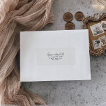 Kalligrafi Svarta och vita OSAN Adress Adressetikett<br><div class="desc">Den här kalligrafadressetiketten för svart och vit osa är perfekt för ett orustiskt bröllop. Utformningen har ett vackert teckensnitt i en vit bakgrund för att göra evenemanget skönare.</div>
