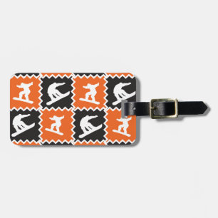 Kallt orange- och svartSnowboardingmönster Bagagebricka