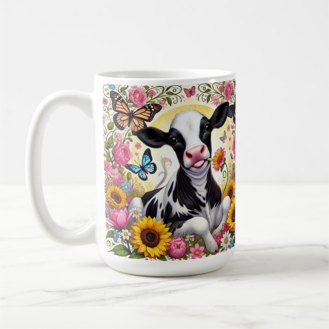 Kalv i en livfull blomster- och fjärilshimmel kaffemugg (Vänster)
