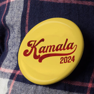 Kamala 2024 Retro Varsity Guld och Red Button Pin Knapp
