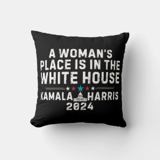 Kamala Harris 2024- A Womans Ställe ligger i Whit Kudde