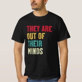 Kamala harris 2024 De är utom sitt sinne T Shirt