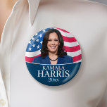 Kamala Harris för president - Flagga Knapp<br><div class="desc">En vacker utformning för den Vice presidenten i Stater - Kamala Harris. En traditionell design med en amerikansk Flagga och ett foto av Kamala Harris</div>