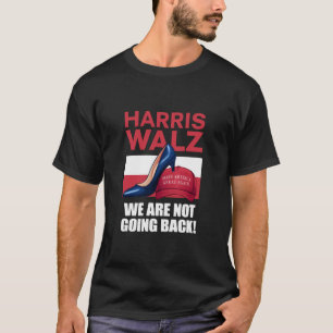 Kamala Harris klackar trampar på röd MAGA-hatt T Shirt
