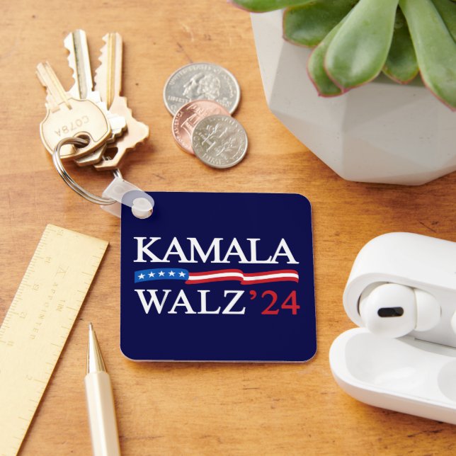 Kamala Harris Walz 2024 Blue Nyckelring (Skrivbord)