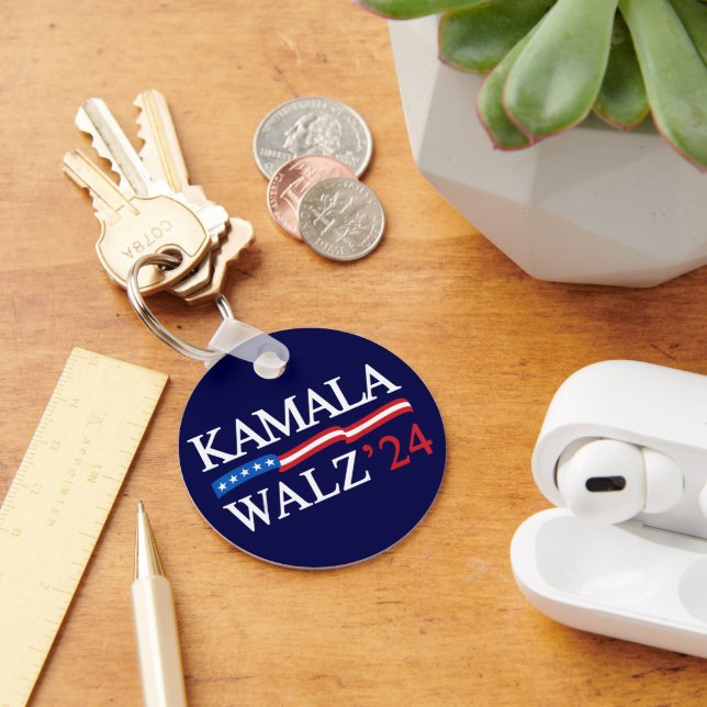 Kamala Harris Walz 2024 Blue Nyckelring (Skrivbord)
