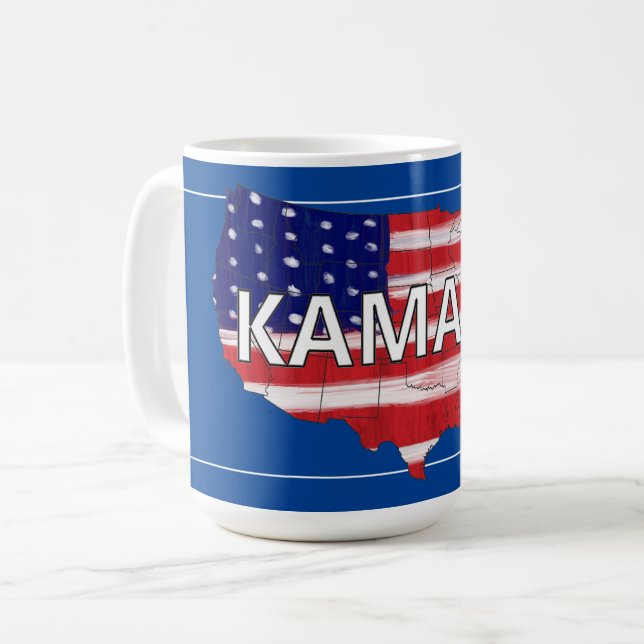 Kamala och Förenta staterna i Flagga Färg Kaffemugg (Framsida vänster)