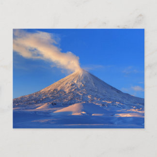 Kamchatka aktiv Klyuchevskoy Volcano vid soluppgån Vykort
