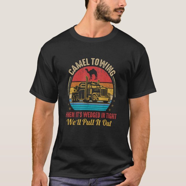 Kamelbogsering när det är bröllop på rätt sida dra t shirt (Framsida)