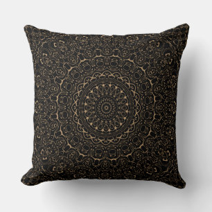 Kamelfärgad Mandala med elegant symmetri Kudde