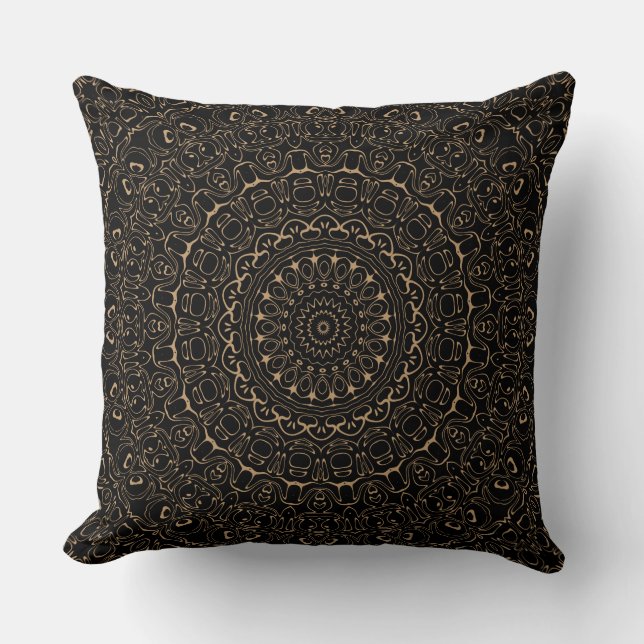 Kamelfärgad Mandala med elegant symmetri Kudde (Framsida)