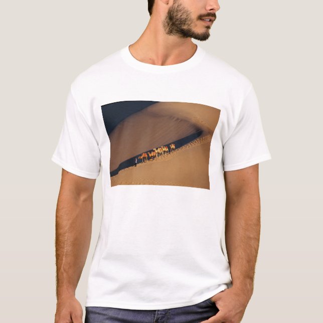 Kamelfölje i öknen, Dunhuang, Gansu Tee Shirt (Framsida)
