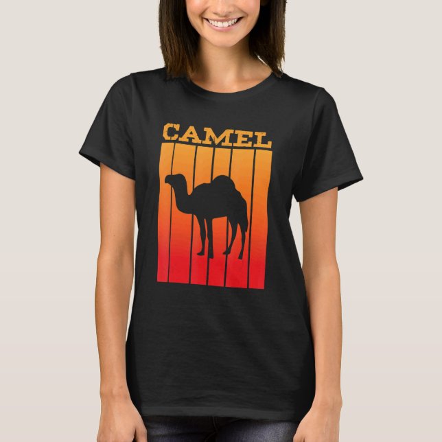 Kamelför Silhuett Vid Solnedgång T Shirt (Framsida)
