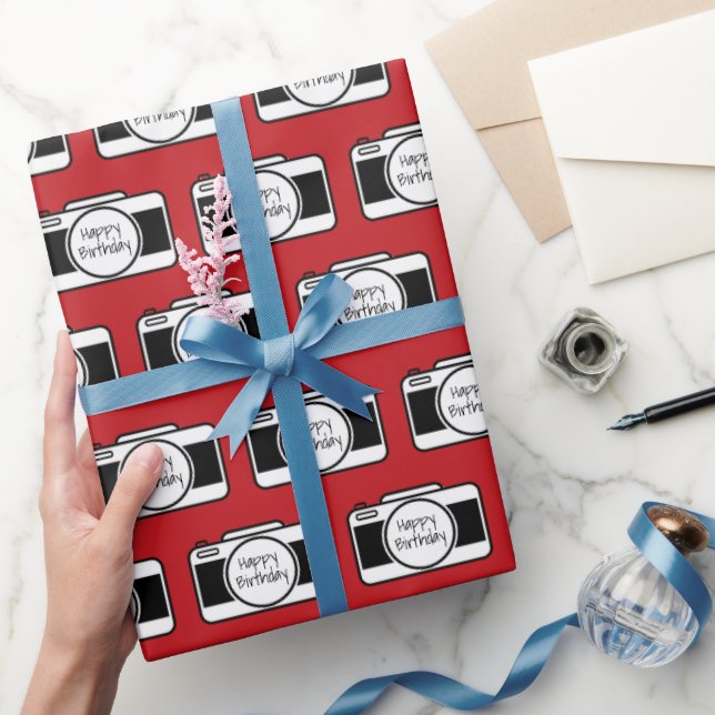 Kamera med födelsedagstext på rött presentpapper (Gifting)