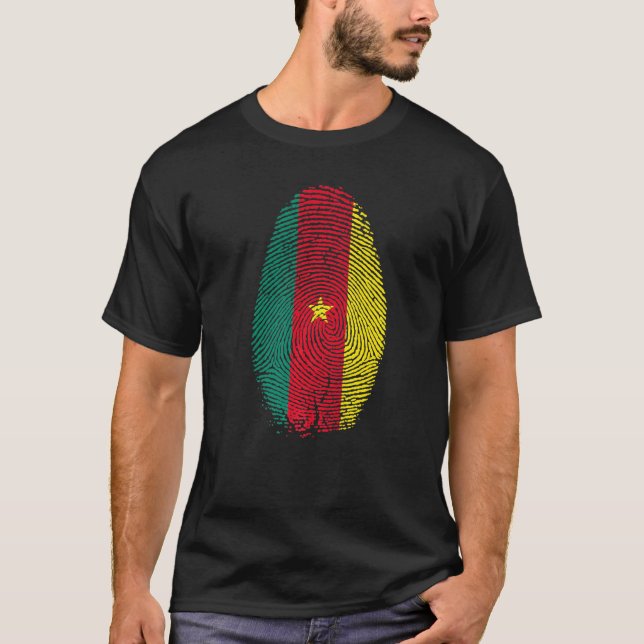 Kamerun Flagga Fingerprint är i min DNA-kameroo T Shirt (Framsida)