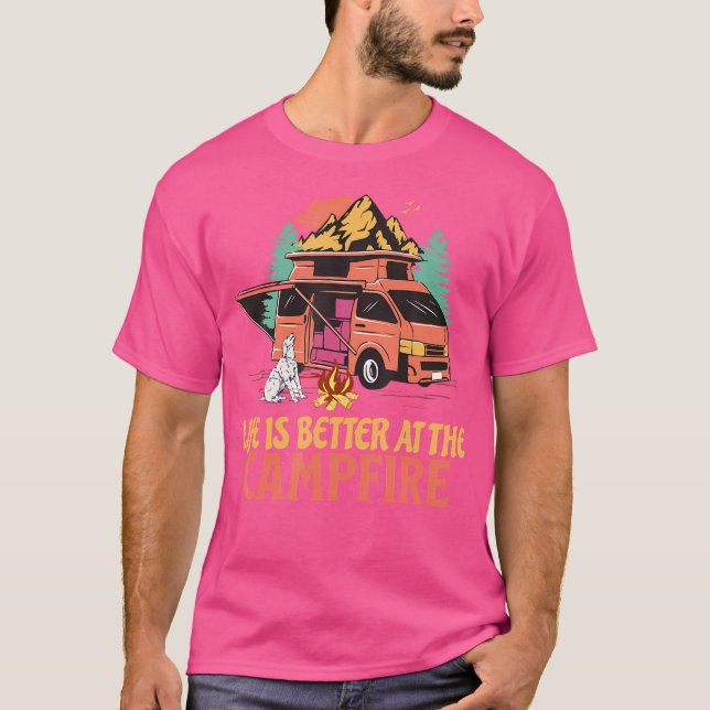 Kammarens liv är bättre på Campfire-kameran utomhu T Shirt (Framsida)