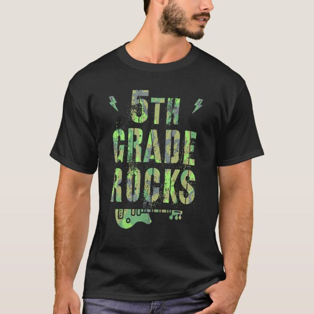 Kamo 5:e Klass Sten Camp Teacher Squad Femte Grad T Shirt (Framsida)