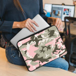 Kamouflage för rosa och Grönt, militär, armé Laptop Fodral<br><div class="desc">Elegant,  snyggt och sofistikerad kamouflage mönster i rosa och grönt färg. Modern gåva och trendig,  perfekt för militären älskare i ditt liv.</div>