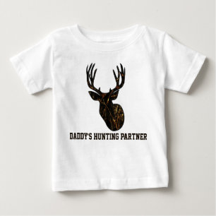 Kamouflagepappor som jagar partnerbabyskjortan tee shirt