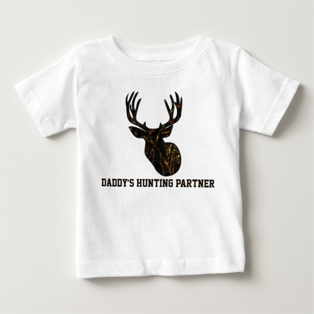 Kamouflagepappor som jagar partnerbabyskjortan tee shirt (Framsida)