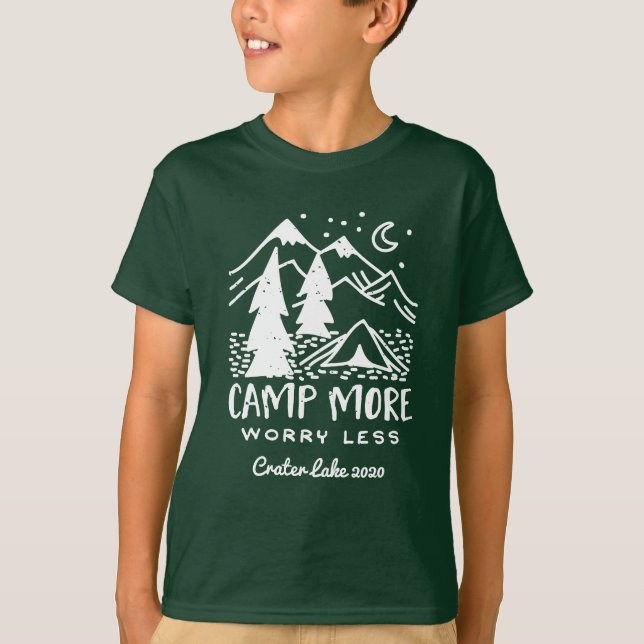 Kamp mer, mindre oroande | Anpassningsbar Camping T Shirt (Framsida)