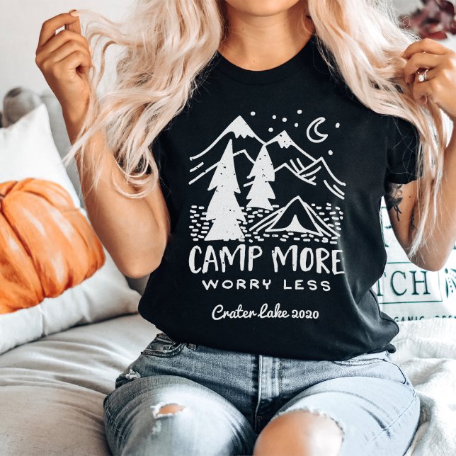 Kamp mer, mindre oroande | Anpassningsbar Camping T Shirt (Skapare uppladdad)