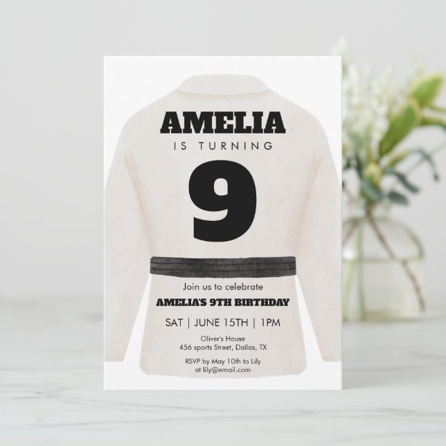 Kampsport Födelsedag Vit Uniform Karate Inbjudningar (Stående Fram)