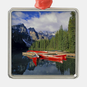 Kanada, Alberta, Moraine Lake. Den glassiga Julgransprydnad Metall