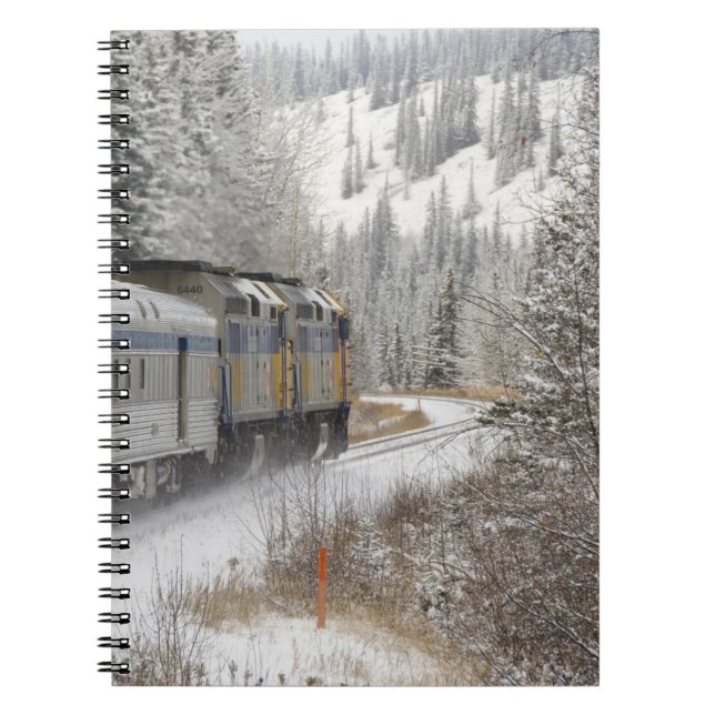 Kanada, Alberta. VIA Rail Snow Train mellan Anteckningsbok Med Spiral (Framsidan)