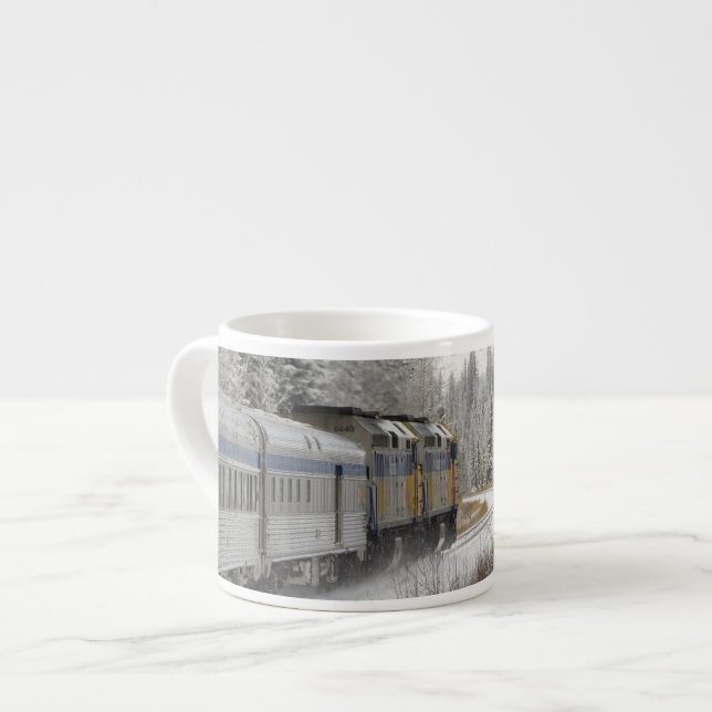 Kanada, Alberta. VIA Rail Snow Train mellan Espressomugg (Framsida vänster)