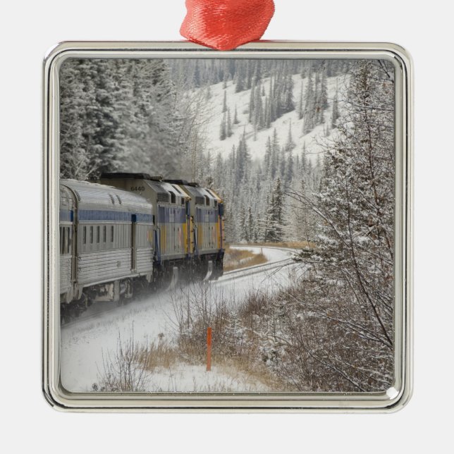Kanada, Alberta. VIA Rail Snow Train mellan Julgransprydnad Metall (Framsidan)